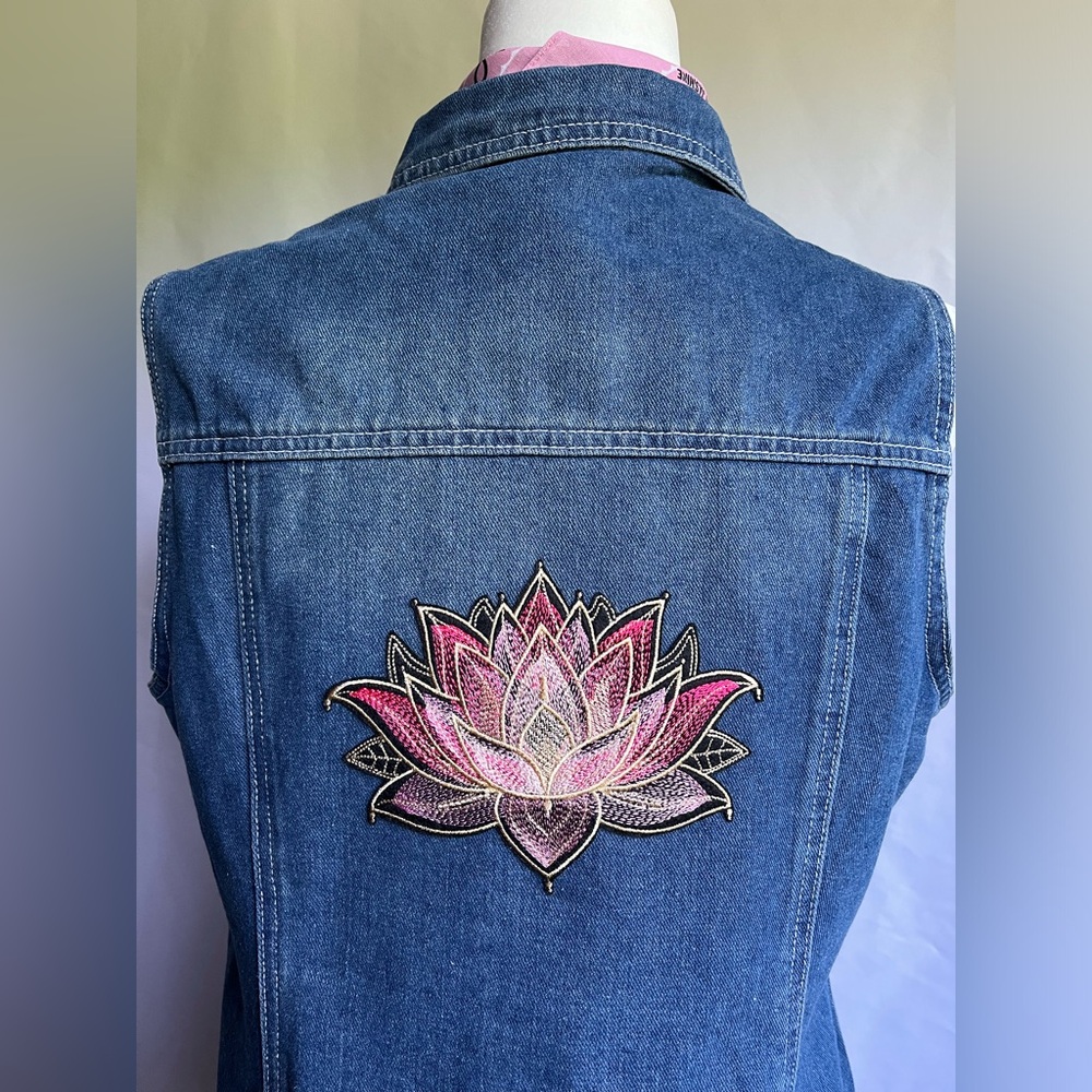 🩷One-of-a-kind Denim Vest💜Lotus Flower🩷
